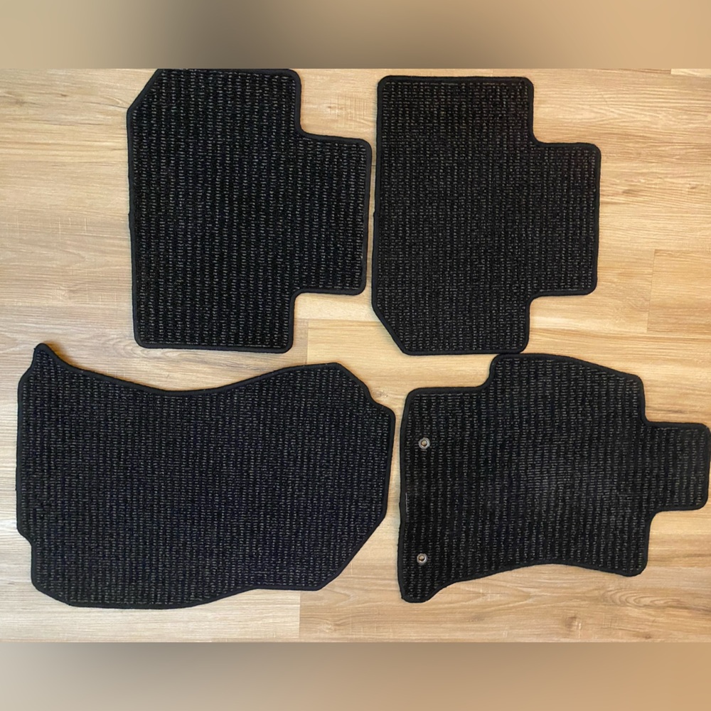 🔥🔥Four Premium Black & Tan Carpeted Woven Striped Fitted Floor Mats